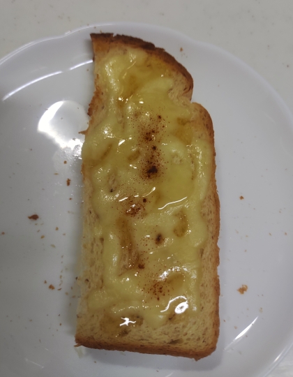 シナモンが香るりんごジャムのチーズトースト