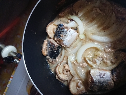 缶詰で簡単♪鯖と玉ねぎの味噌煮