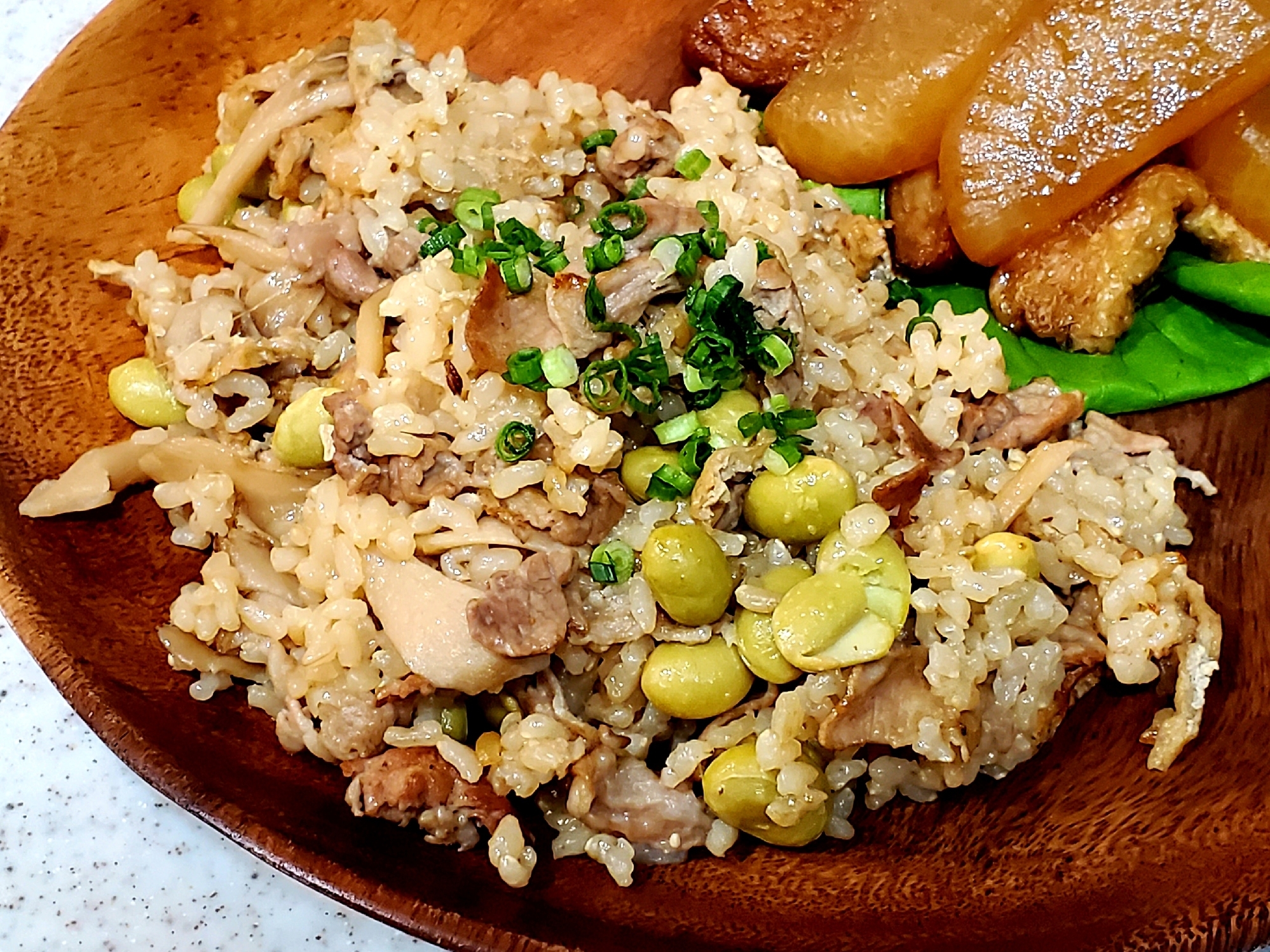 玄米炊き込みご飯(豚とキノコ)