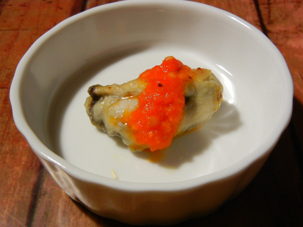 牡蠣のピンチョス　ガーリックトマトソースで