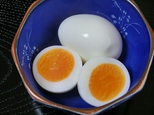 こんばんは♪ペペロンさんのブログで紹介されていて知りました♪とってもエコなゆで卵の作り方を教えて下さってありがとう♪ゆで卵はこれに決まり！ありがとう(＾-＾)/