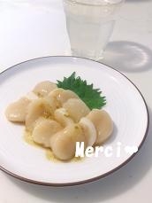 3点盛りのホタテそのままお皿へ、切ってないけど許して～
刻みわさびがガツンときて美味しい❤
酔鯨のうすにごりのお供に、たまらなく美味しかったよん♪ご馳走さま