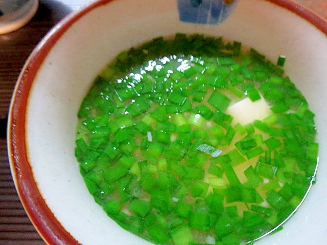 鰹節風味のニラと豆腐の簡単味噌汁