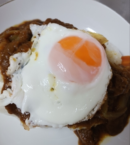 レトルトで☆目玉焼きカレー丼