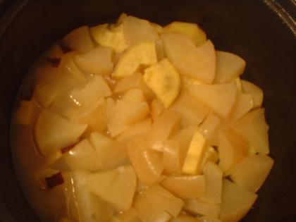 さつま芋りんご煮は、手順は簡単なのに美味しく出来るので好きなメニューの１つです。たくさん出来て嬉しいです。ご馳走様です。