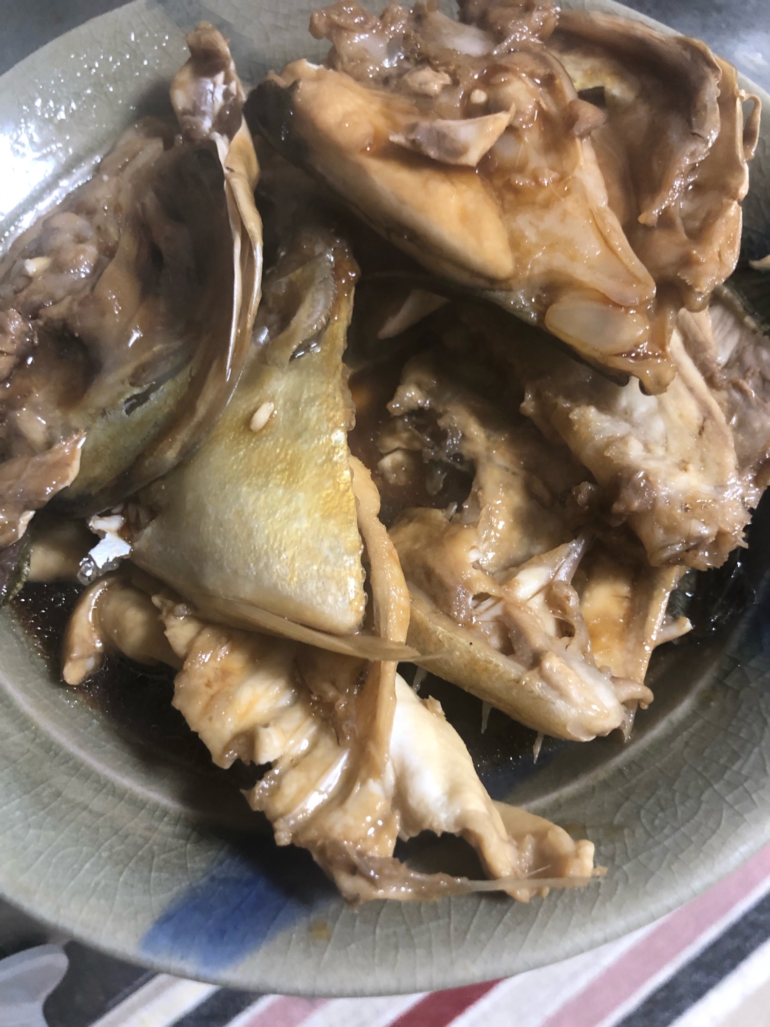 器に盛られたヒラアジの煮付け