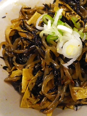 糸コンヒジキ湯葉のピリ辛簡単黒酢煮