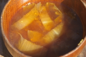 煮汁の残り利用の白菜のお味噌汁