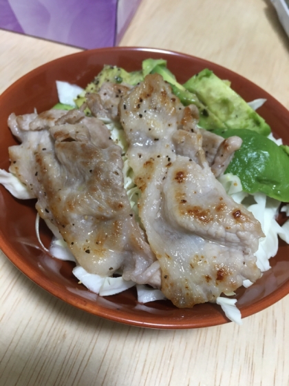 焼くだけ簡単♡カリカリ豚バラサラダ♡香味だれがけ