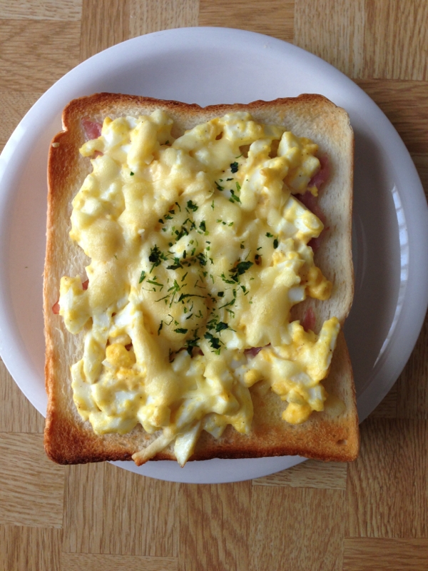 朝ごはんに☆ゆで卵と生ハムのチーズトースト