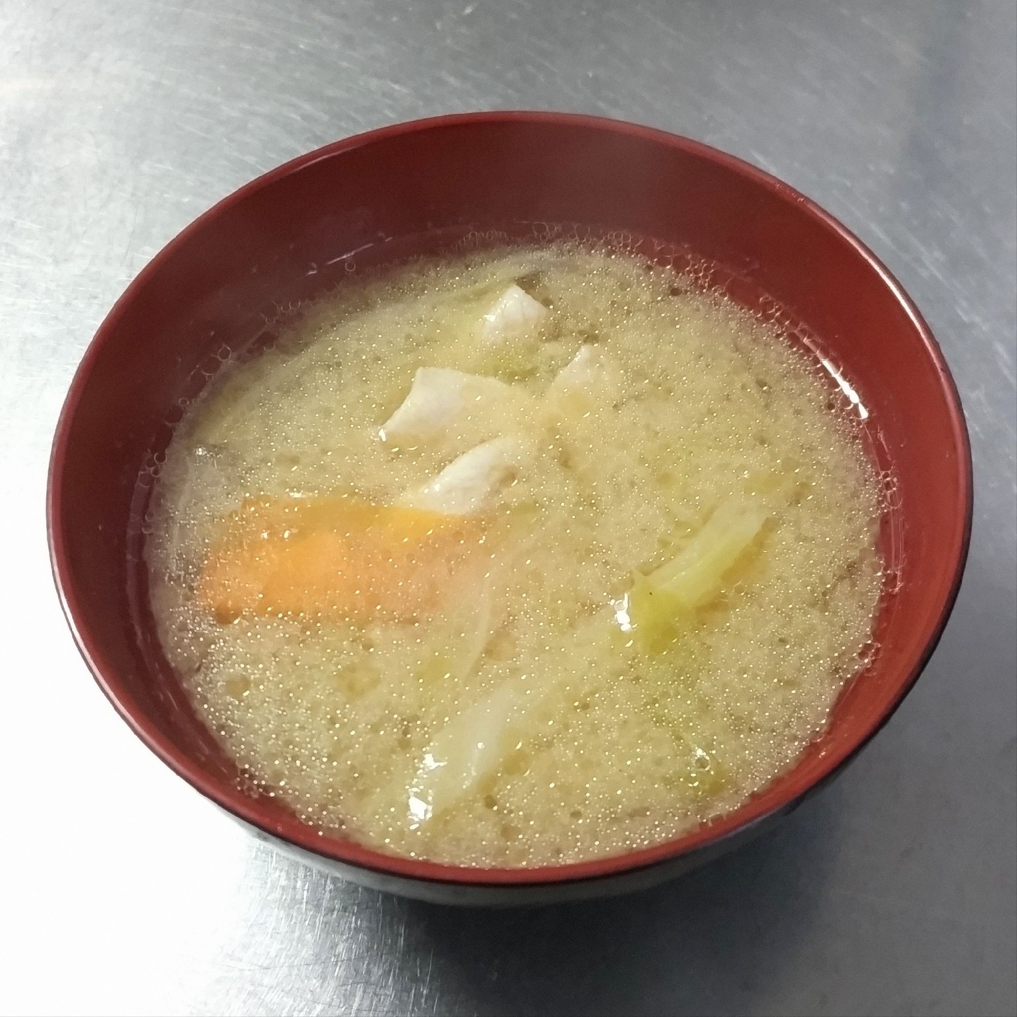 ごま油香る♪鶏肉とキャベツのお味噌汁