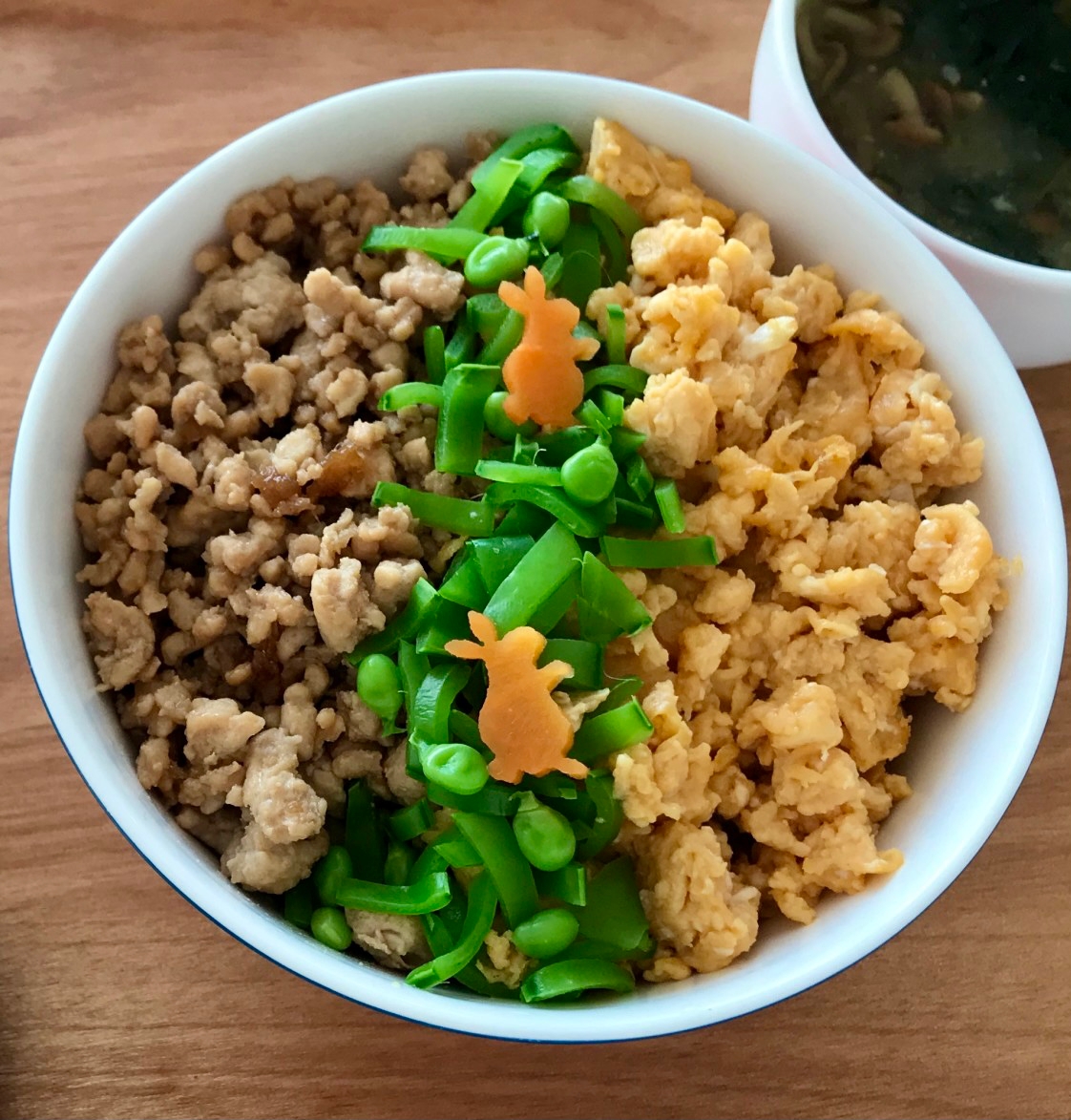 おどりたくなる♪三色丼