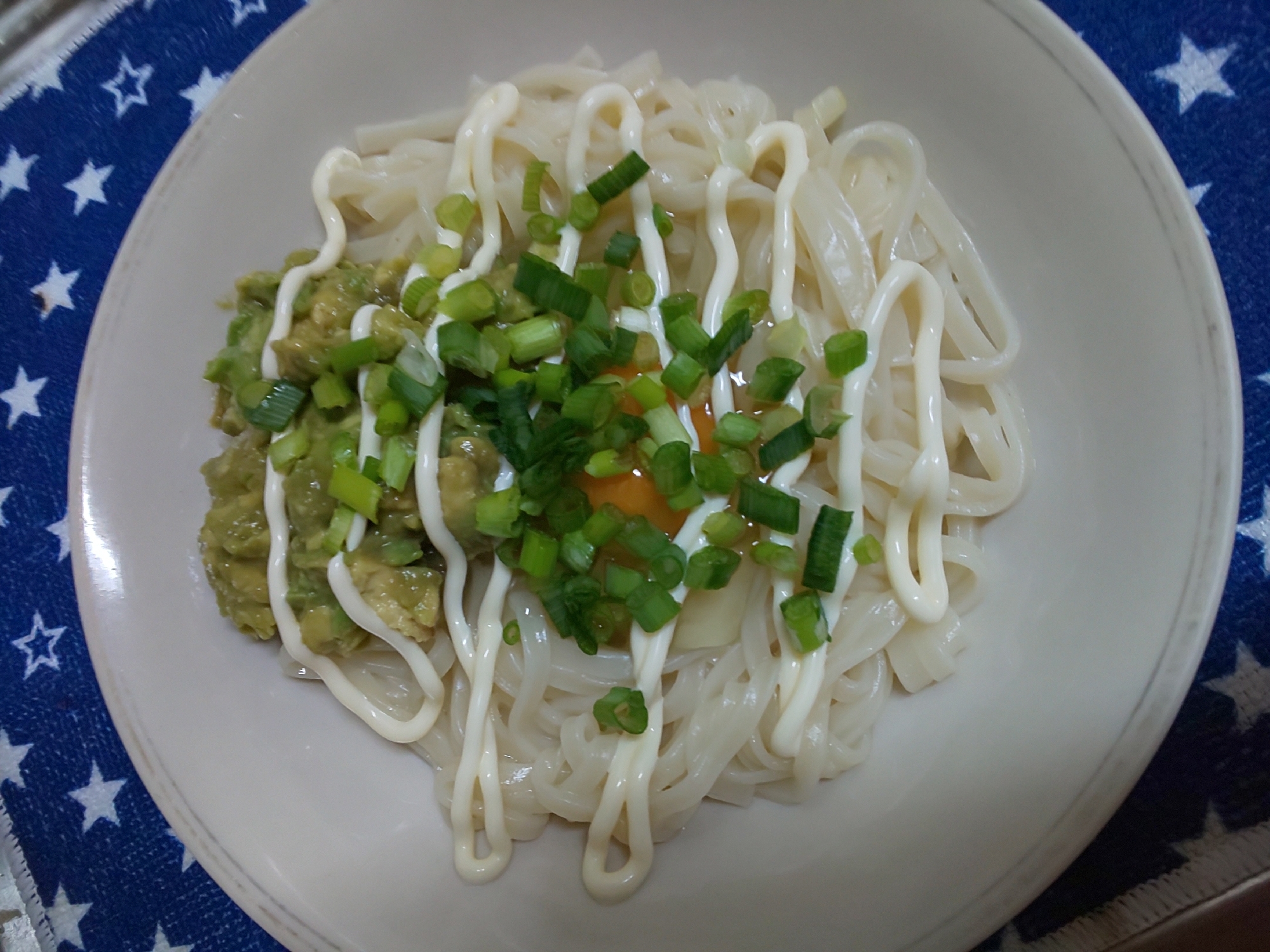 こってりクリーミー♪アボカド釜玉うどん