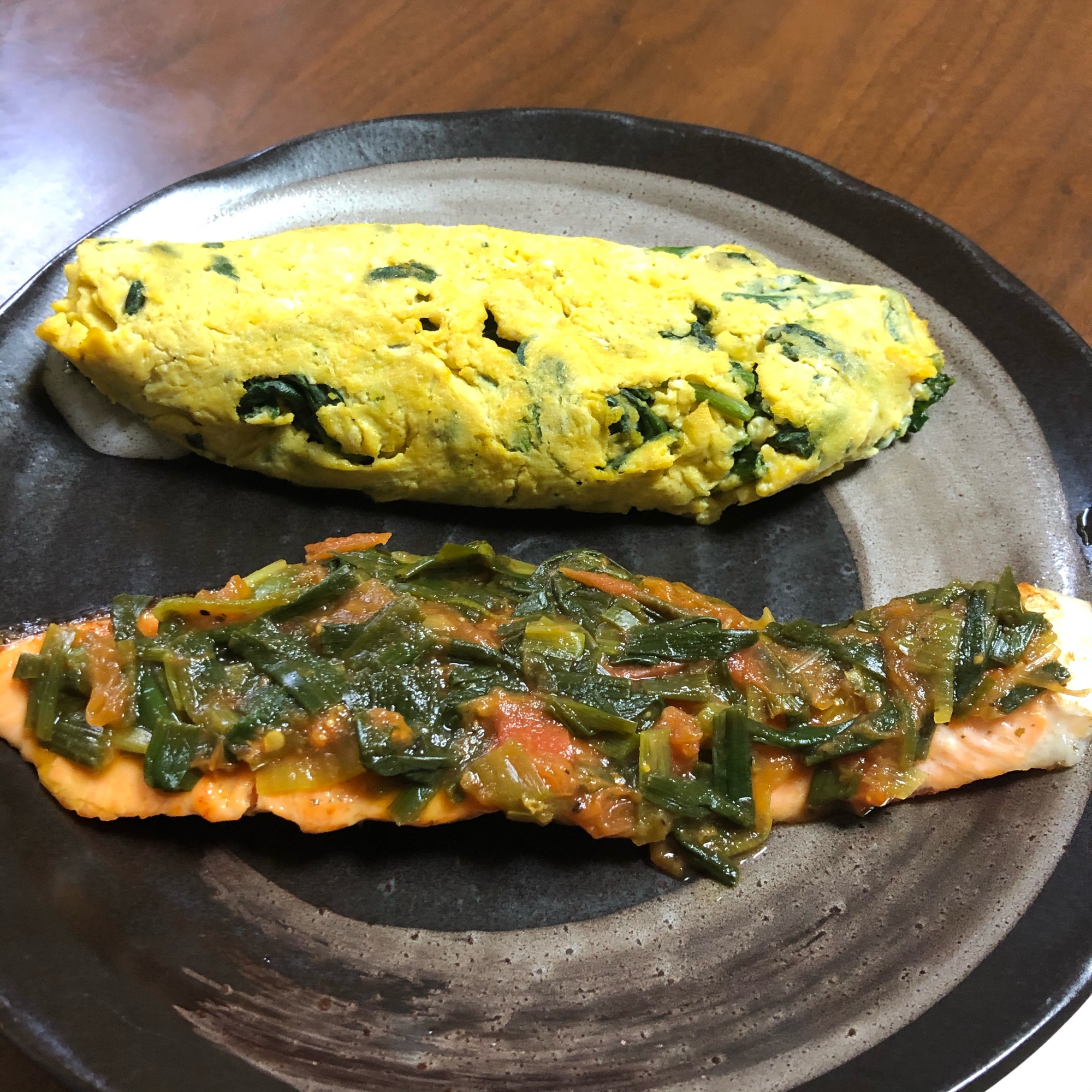 *焼き魚に* にらトマトソース