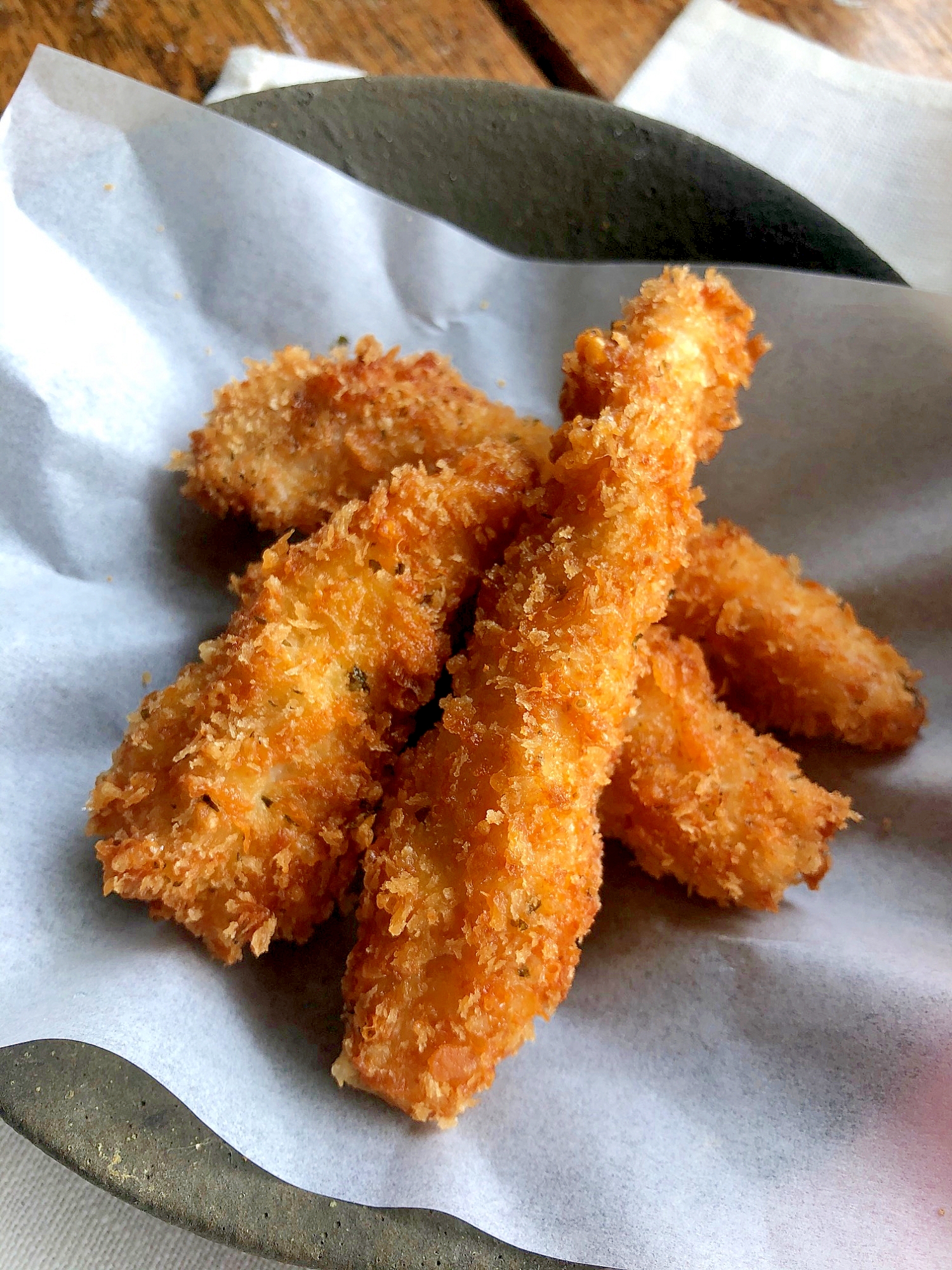 鶏むね肉で節約♪チーズ香るさくさくチキンスティック