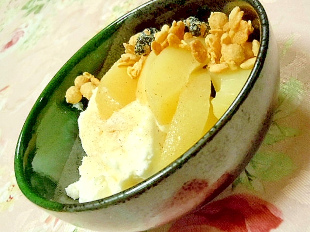 大豆グラノーラと水切りＹと白桃のキャラメルシナモン