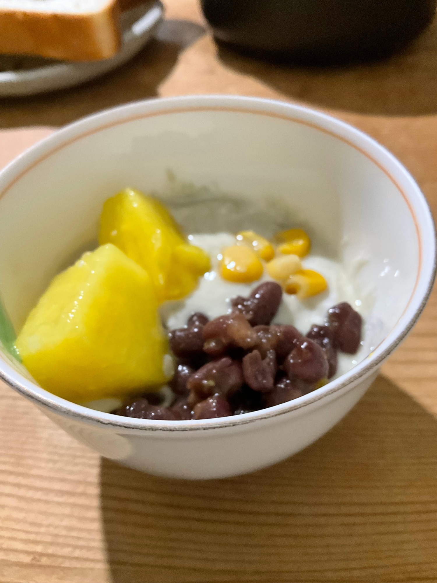 小豆コーンパイナップルヨーグルト