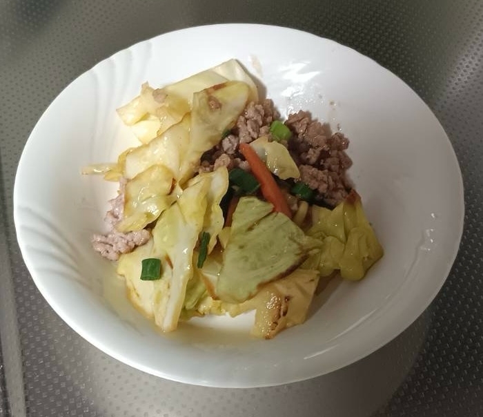 キャベツのそぼろ炒め