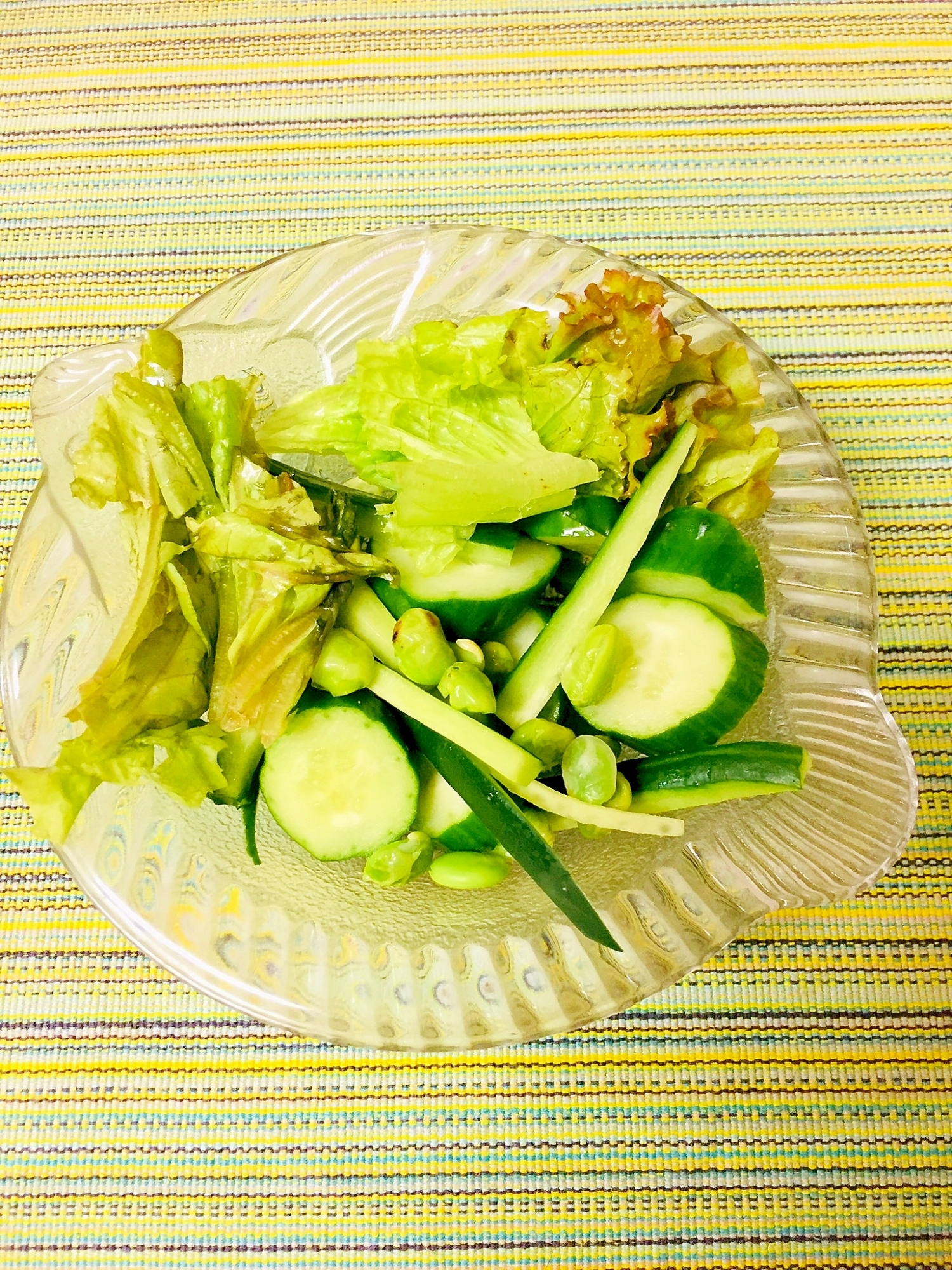 枝豆ときゅうりとレタスのグリーンサラダ