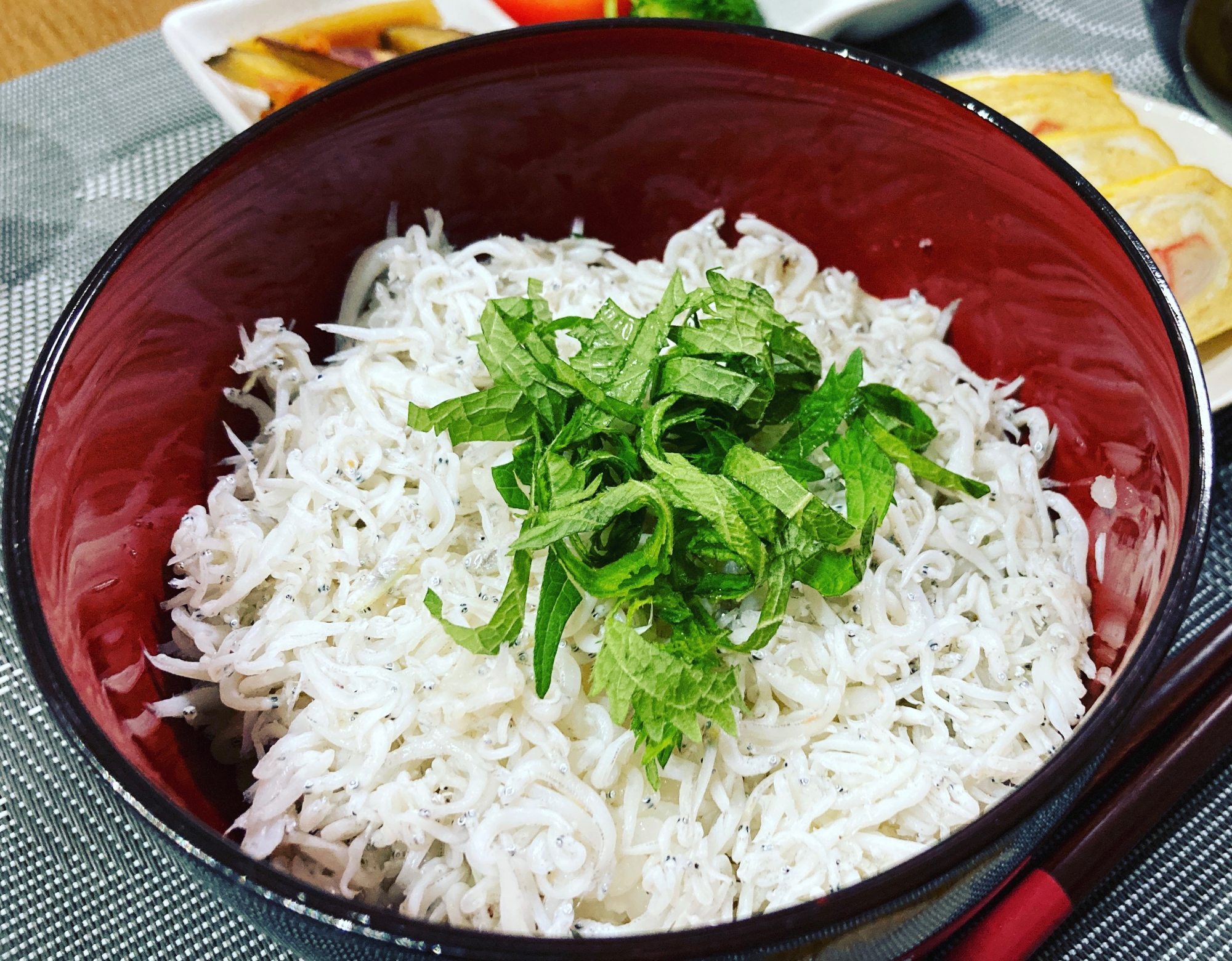 シンプル！我が家の大葉香る釜揚げしらす丼！