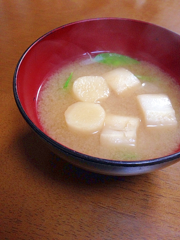 麩と絹さやのお味噌汁