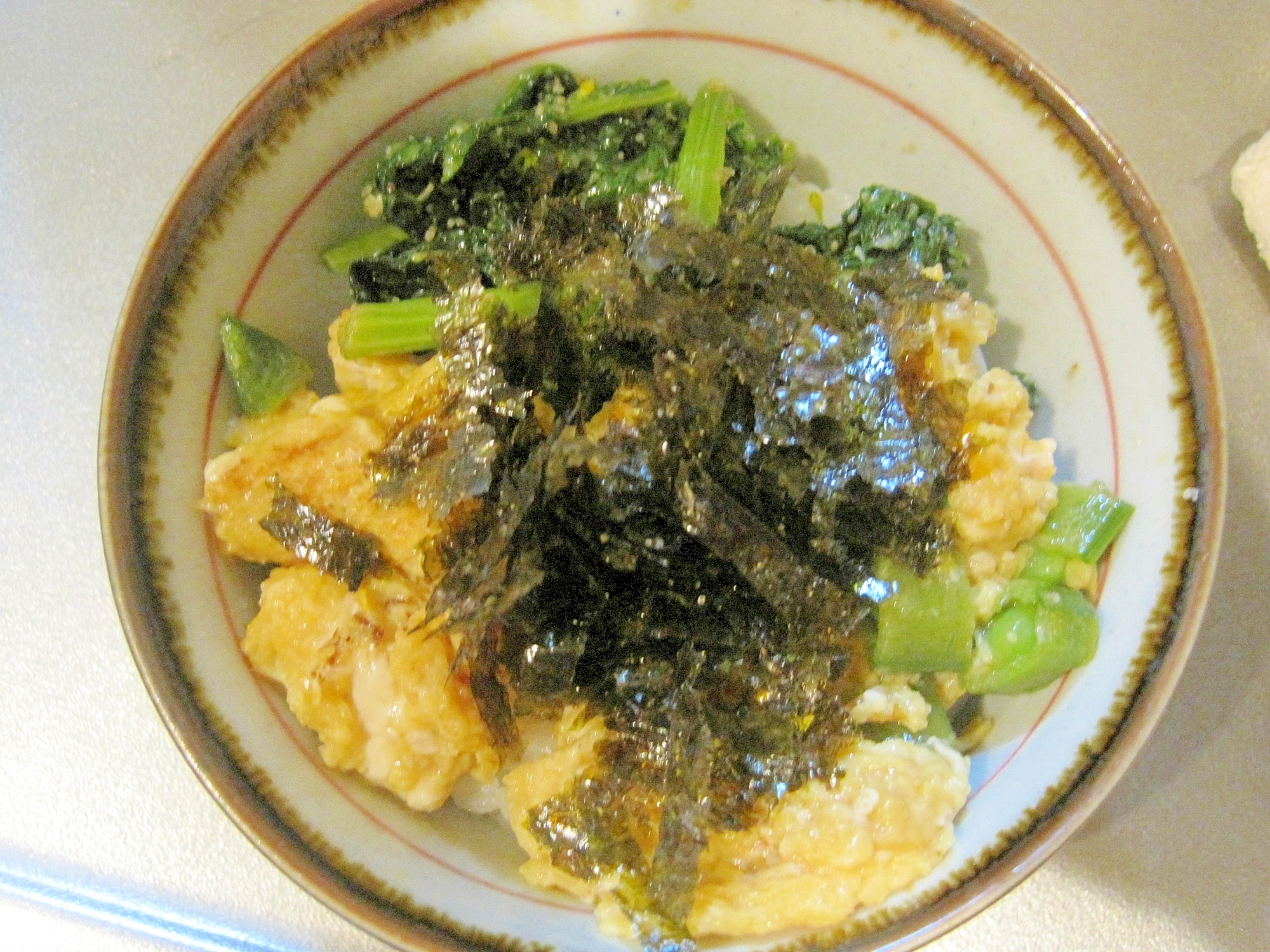 ほうれん草と卵とさやえんどうの３色丼