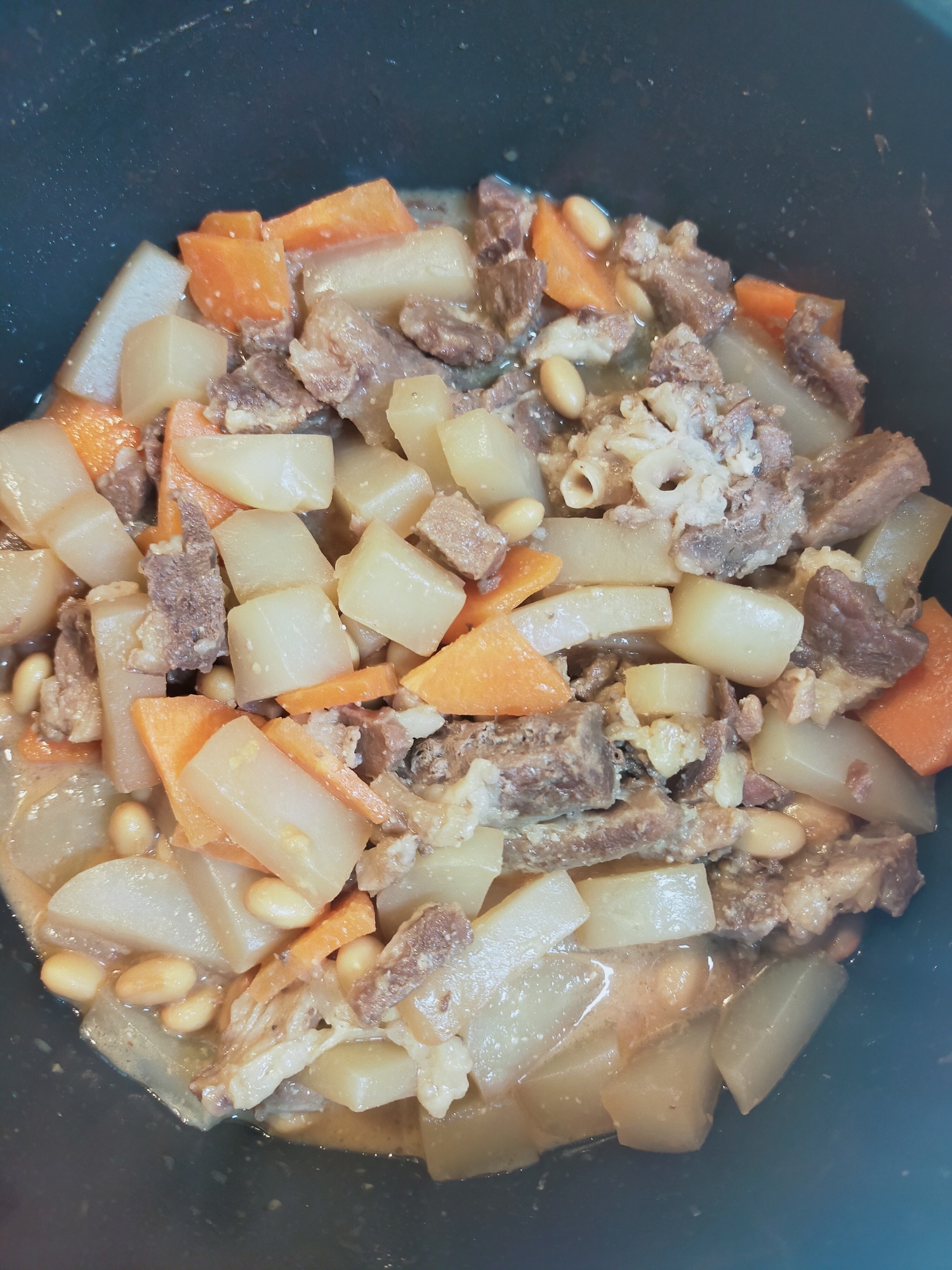 牛すじ肉と大豆とこんにゃくの甘辛味噌煮