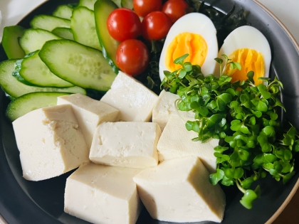 レタスと豆腐とわかめのサラダ