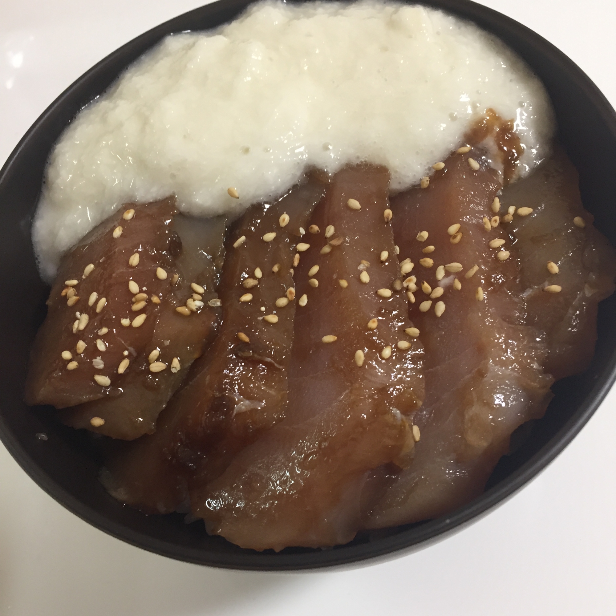 漬けマグロの山かけ丼