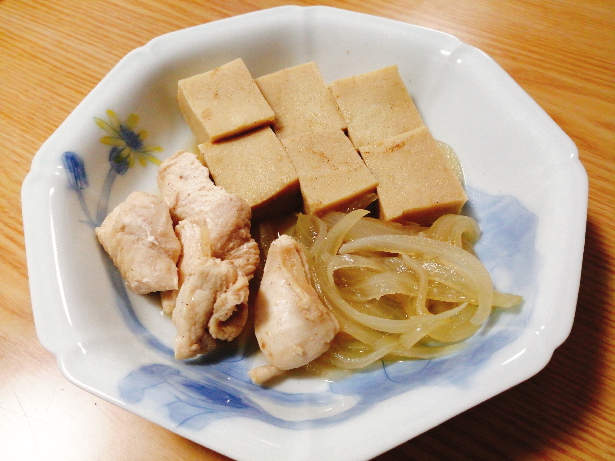 鶏むね肉と高野豆腐と玉ねぎの煮物