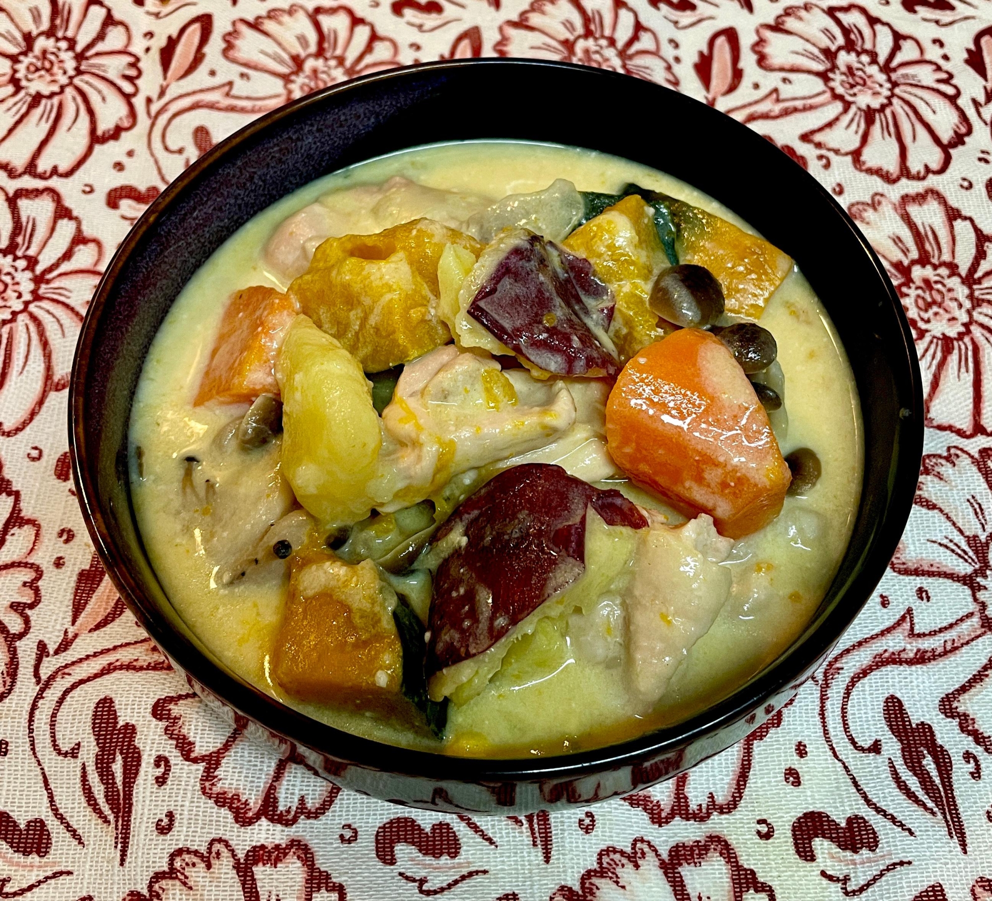 お味噌でコクを♡米粉と豆乳で作るクリームシチュー