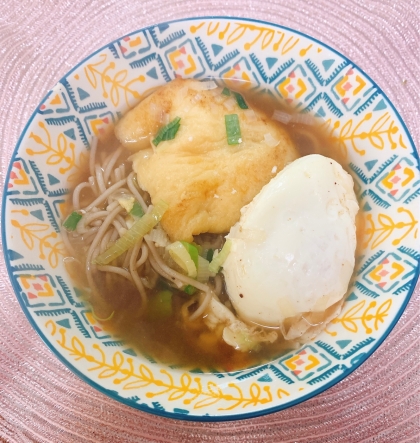 お蕎麦で作りました✧˖°かき揚げのかわりにきつねと温泉卵をトッピングしました‎⁽‎ ꒰⁎ᵉ̷͈ ॣ꒵ ॢᵉ̷͈⁎꒱໊ෆ˚*♡ｵｨｼｨෆˎˊ˗