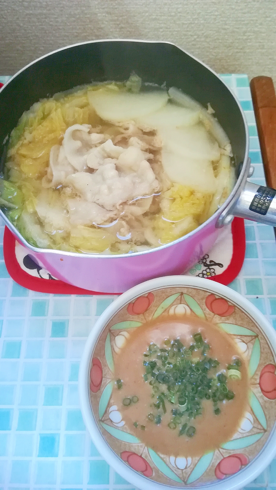 大根と白菜と豚バラ薄切り肉のお鍋★ゴマダレ風味
