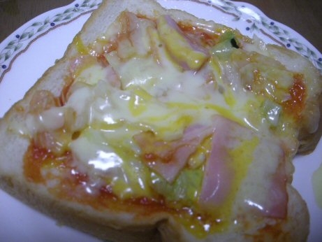 キャベツ・ベーコン・チーズのトースト