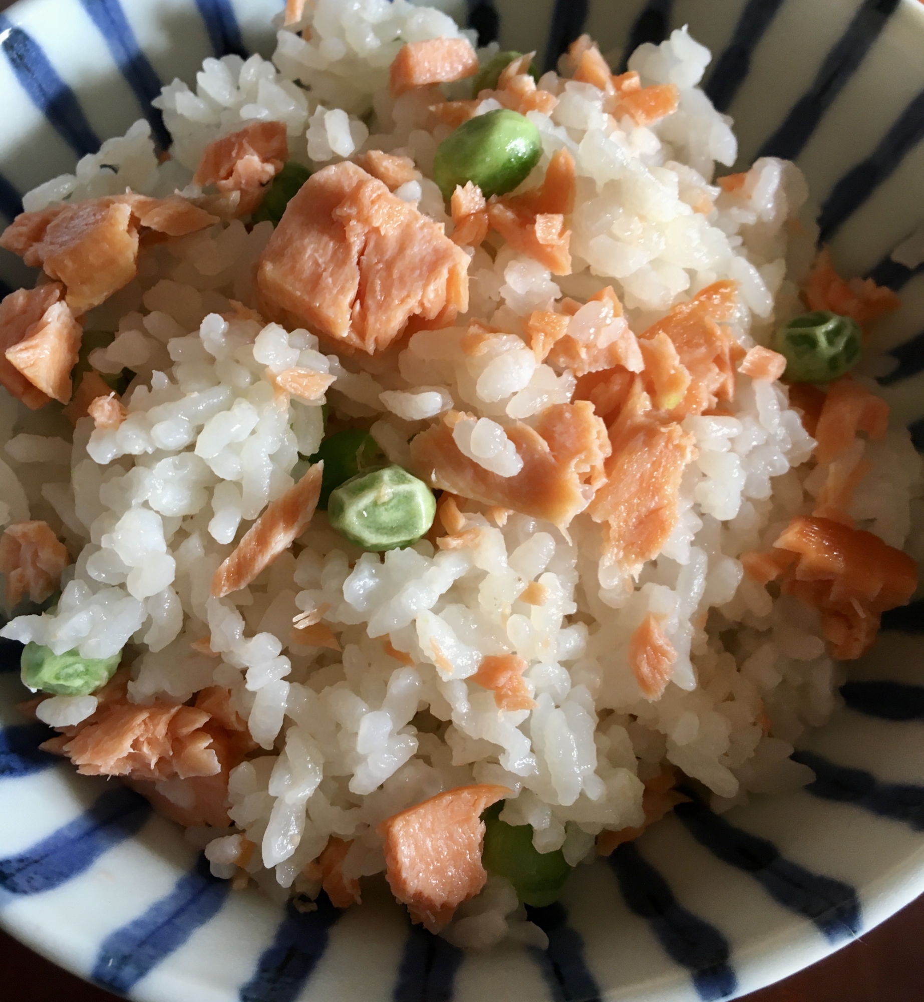 グリンピースと鮭の混ぜご飯