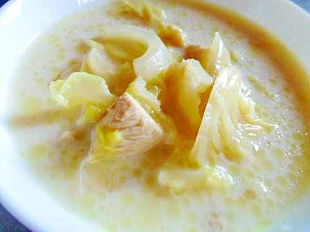 鶏胸肉・きゃべつ・玉ねぎのミルクスープ