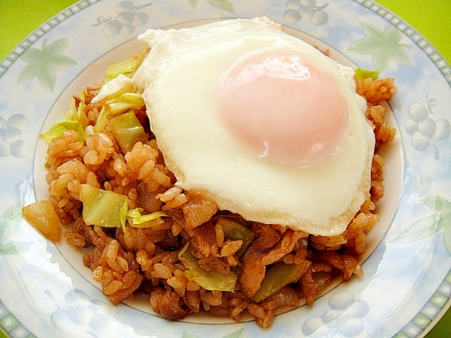 ソース炒飯目玉焼き乗せ