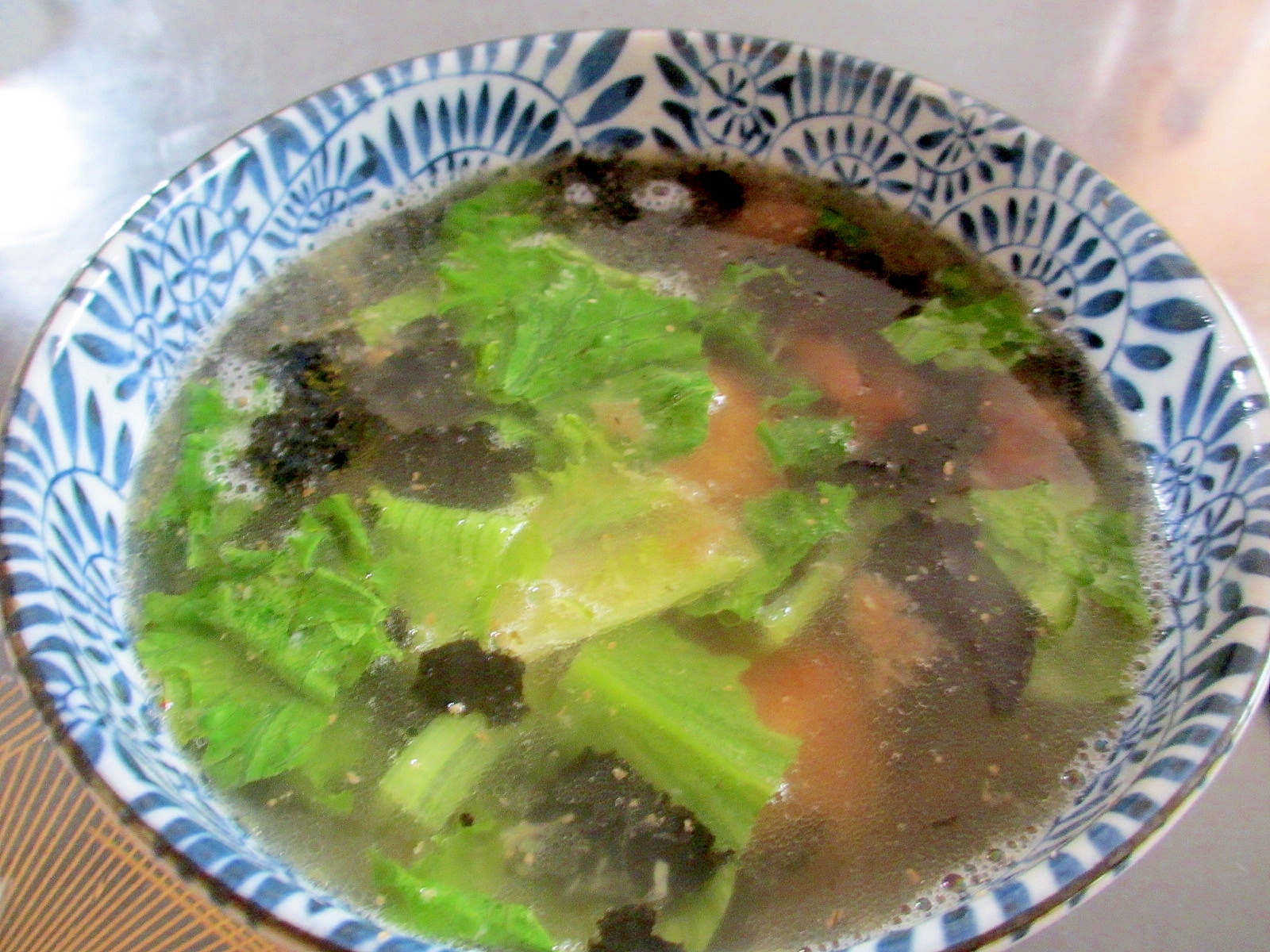 レタスと海苔と鶏団子のスープ
