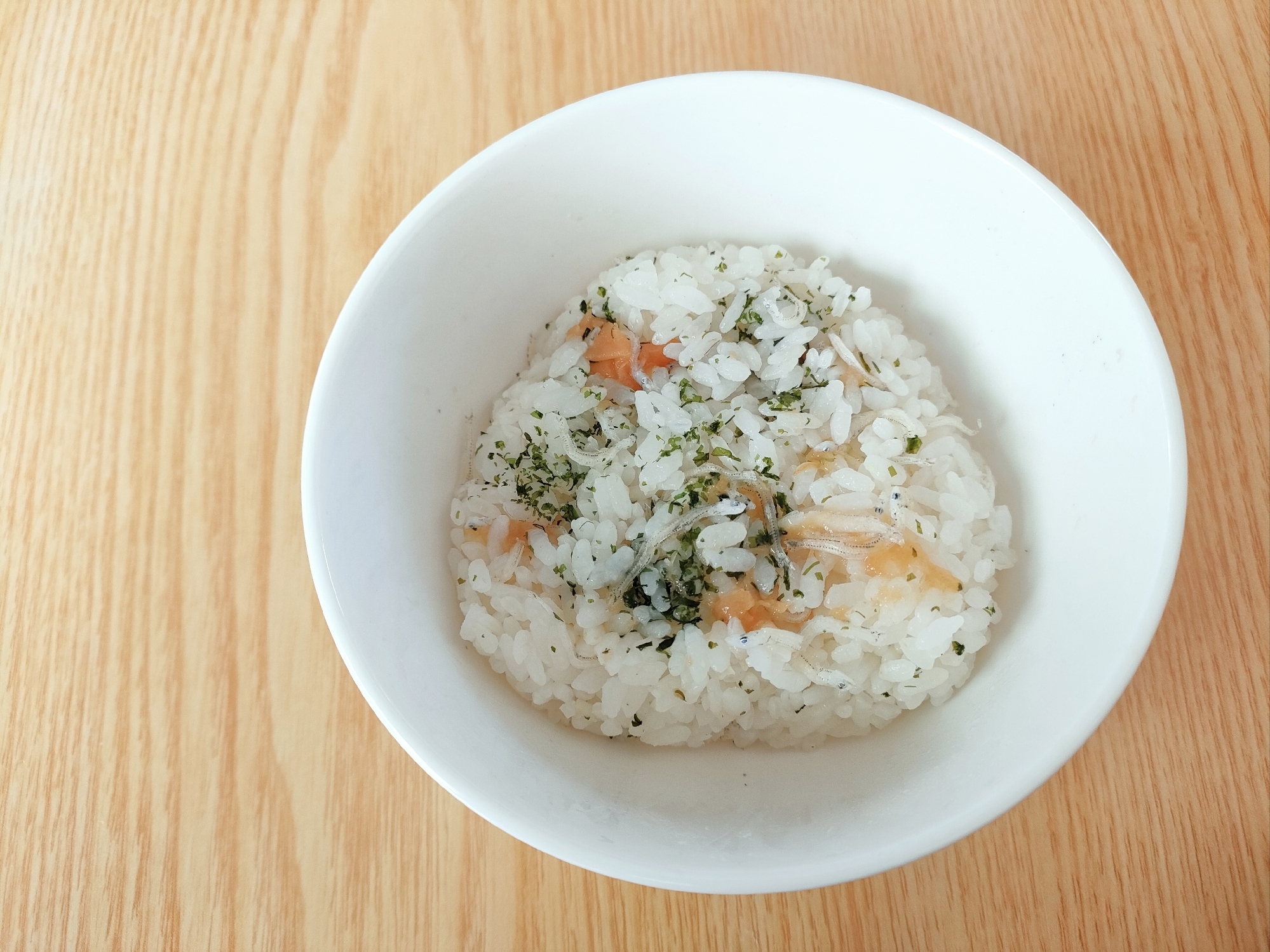 梅干しとしらすと青海苔のおにぎり