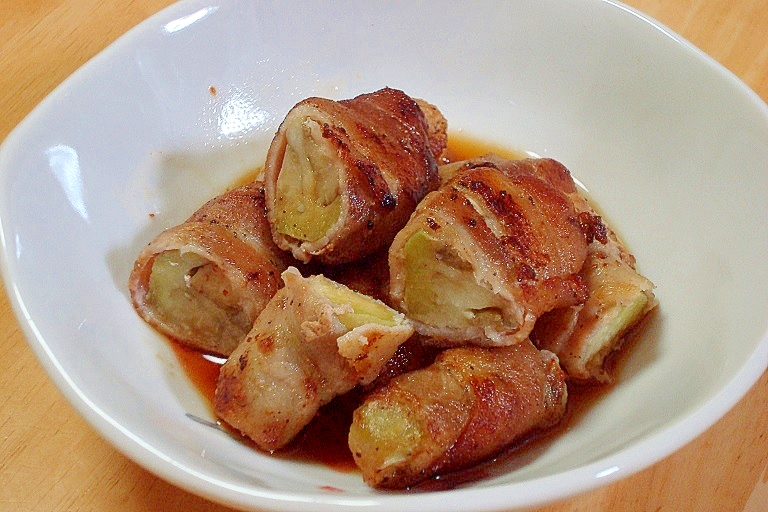 白い器に入った白なすの肉巻き