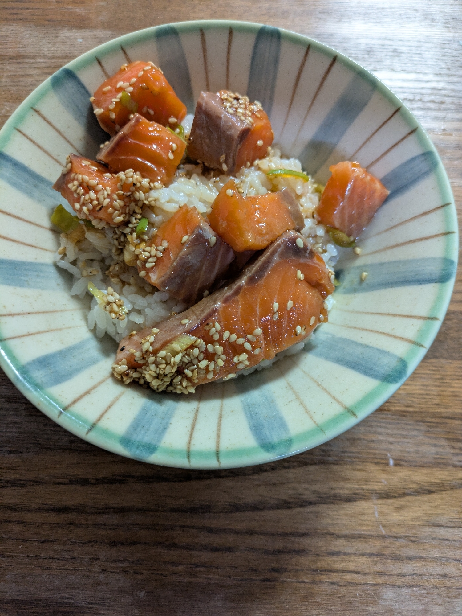 北海道のエンペラーサーモンを使った漬け丼