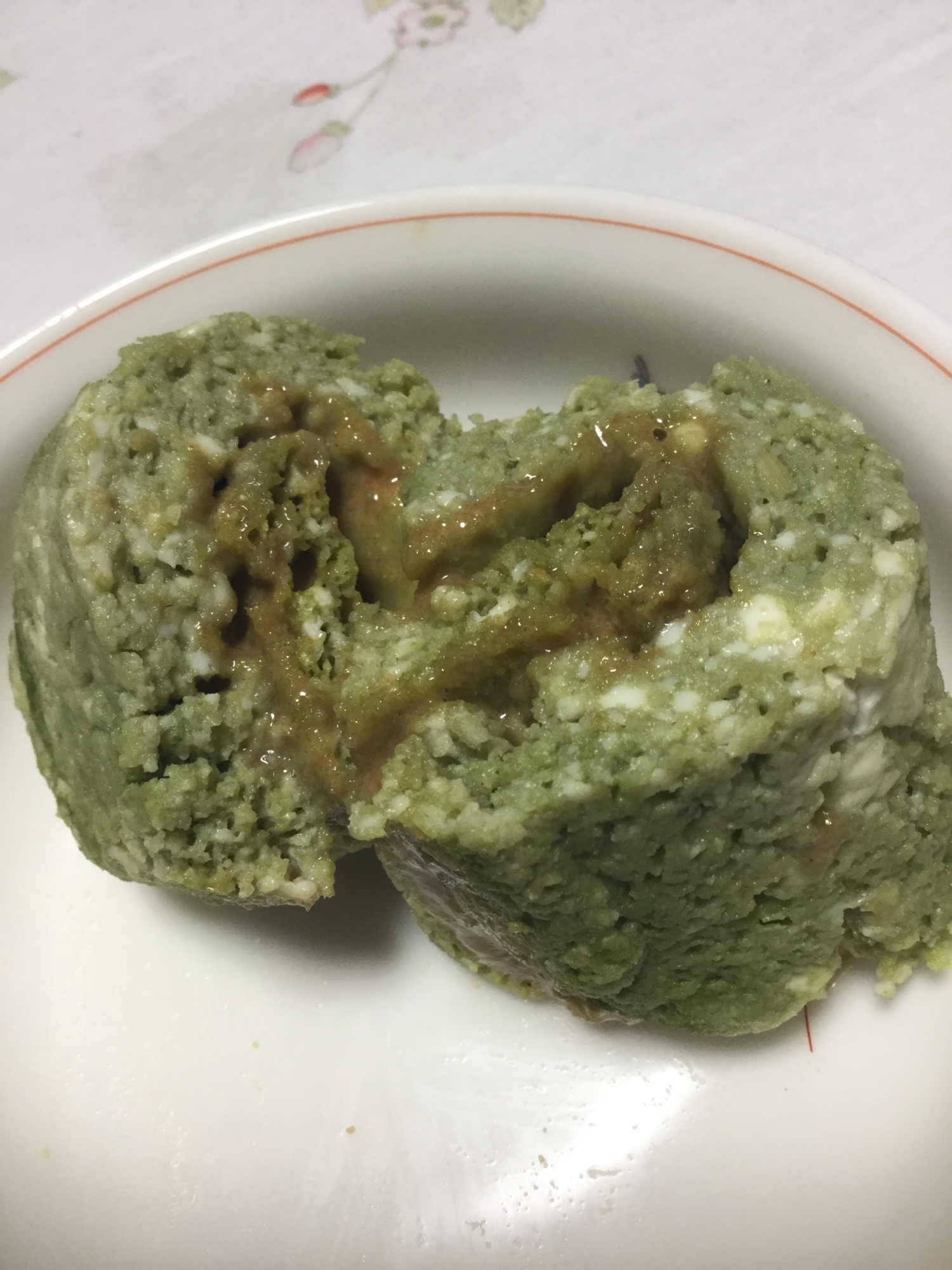 抹茶風味の豆腐おから蒸しパンできな粉練乳巻き