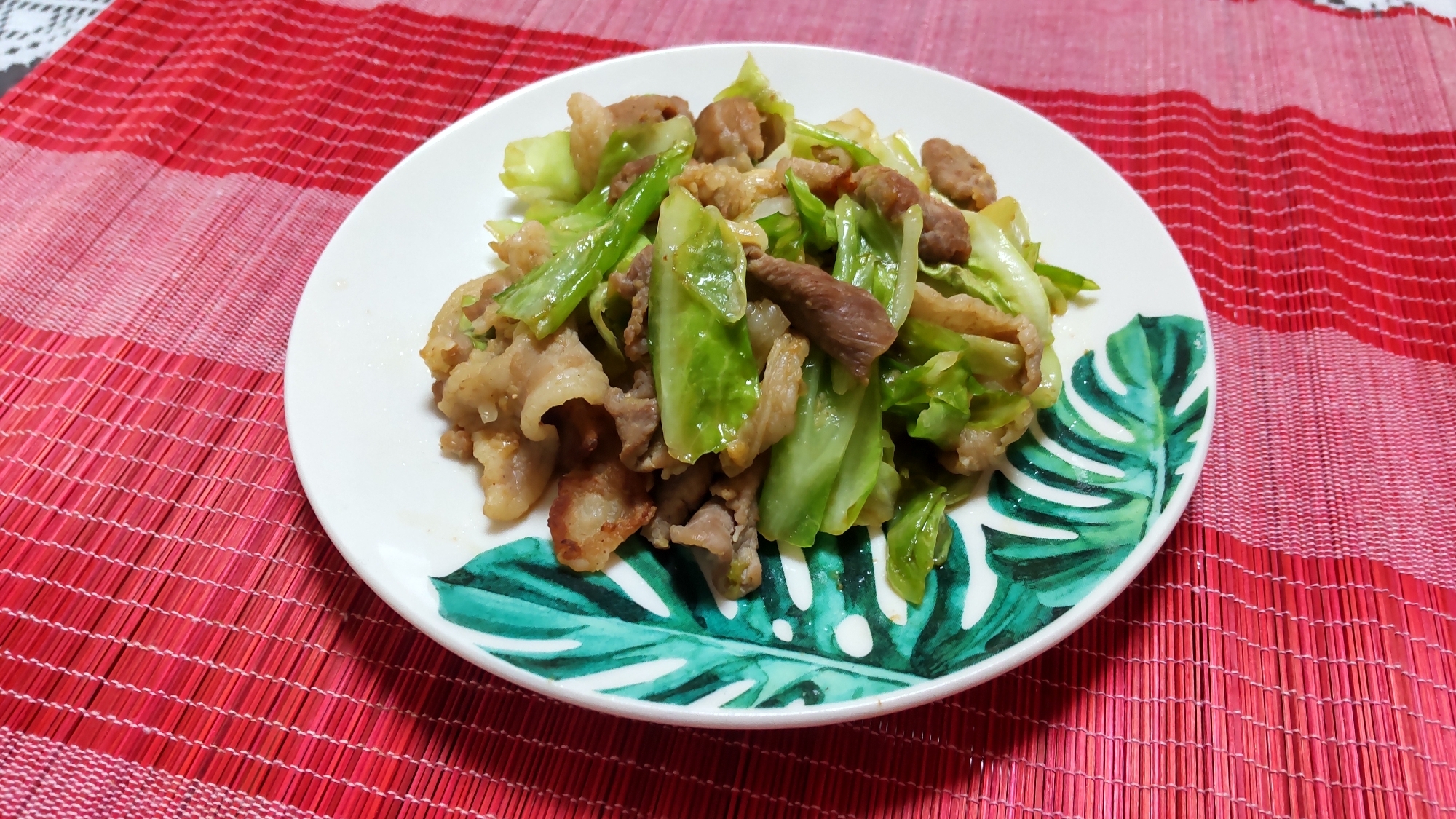 ご飯が進む♪豚肉とキャベツのにんにく醤油炒め〜