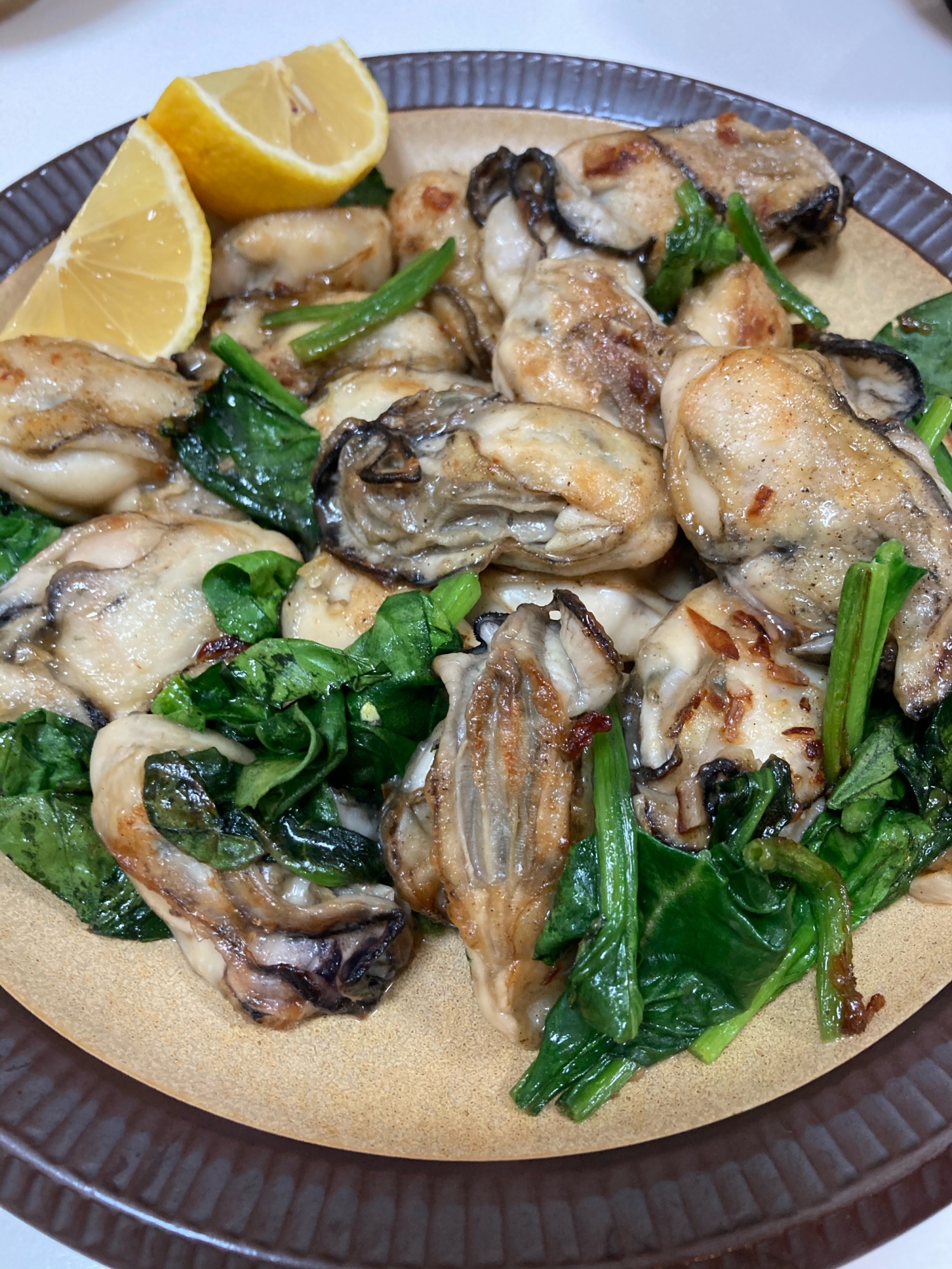 牡蠣とほうれん草のガーリックソテー