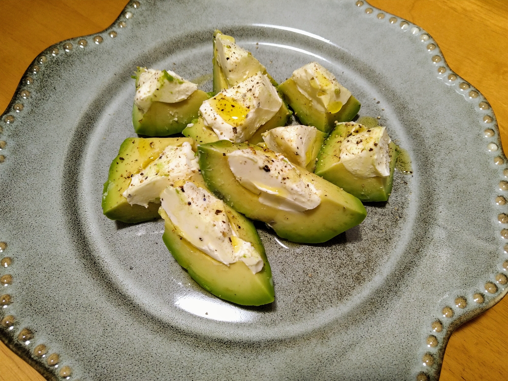 アボカドとクリームチーズのサラダ