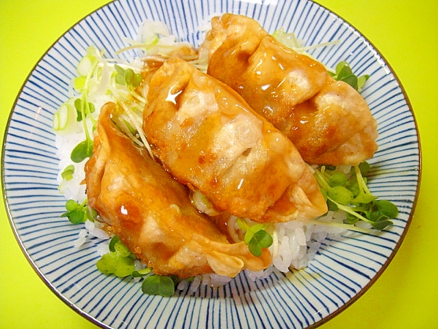 餃子の甘酢あんかけ丼