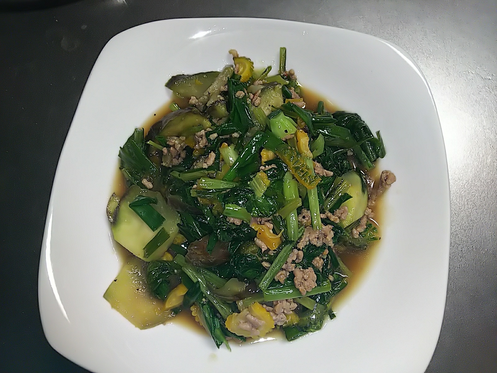 小松菜とひき肉のゴーヤチャンプル