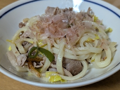 焼きうどん（ピーマン・キャベツ）