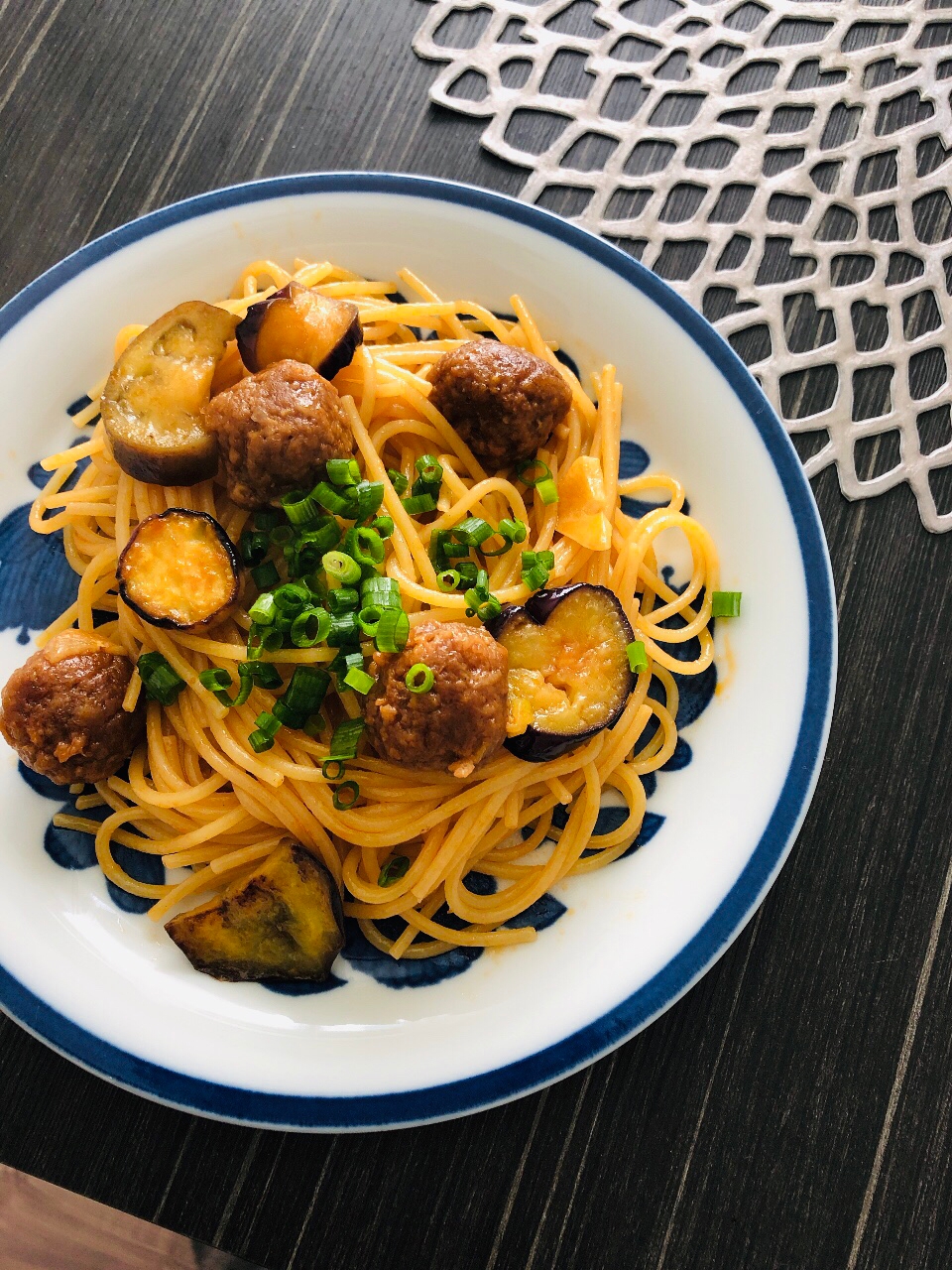 【市販のミートボールで】茄子のトマトミートパスタ