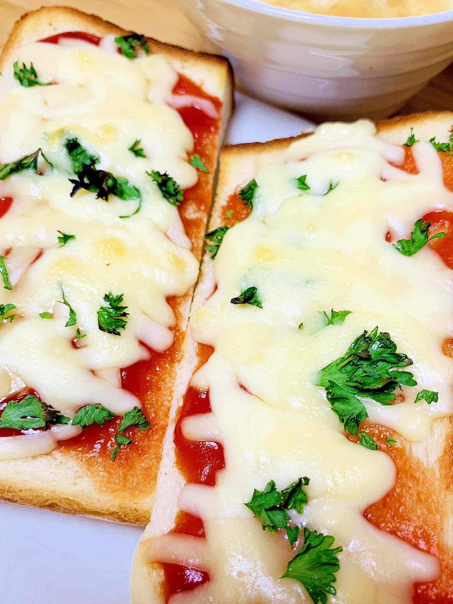 朝ごはん！ケチャップとチーズで簡単ピザトースト